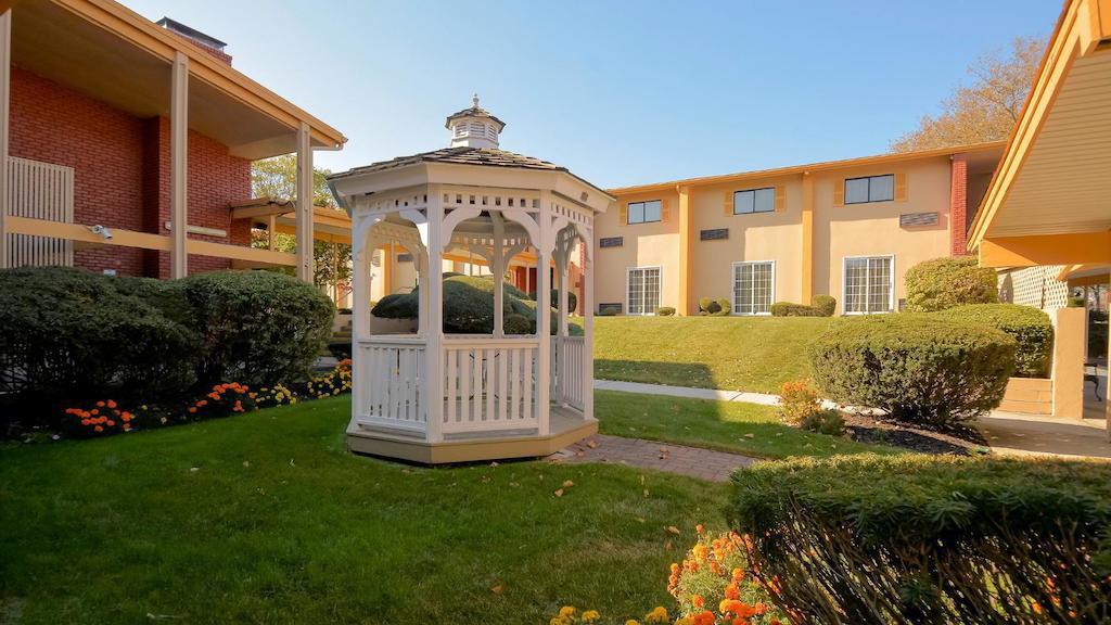 Rodeway Inn Huntington Station - Melville Eksteriør bilde