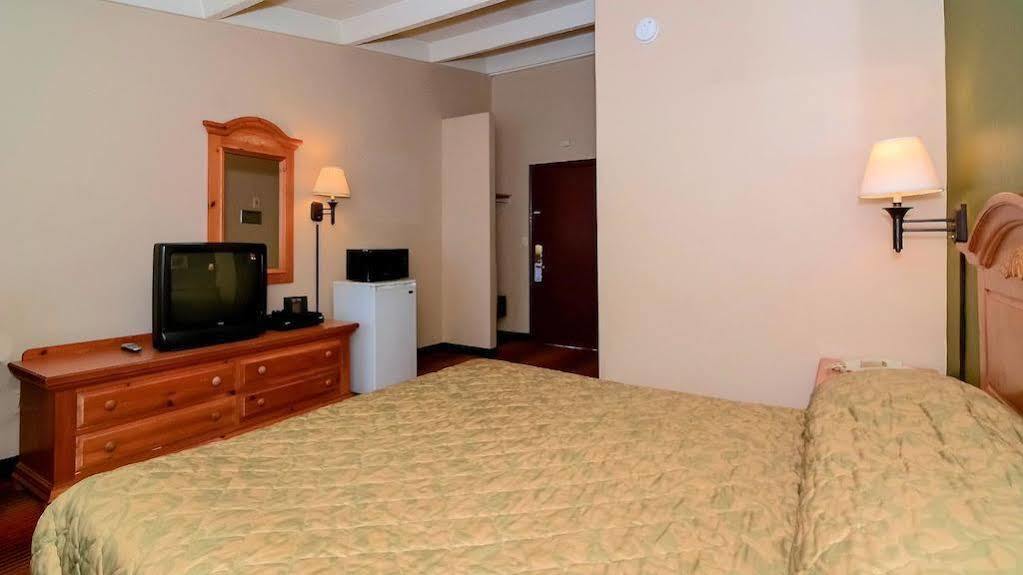 Rodeway Inn Huntington Station - Melville Eksteriør bilde